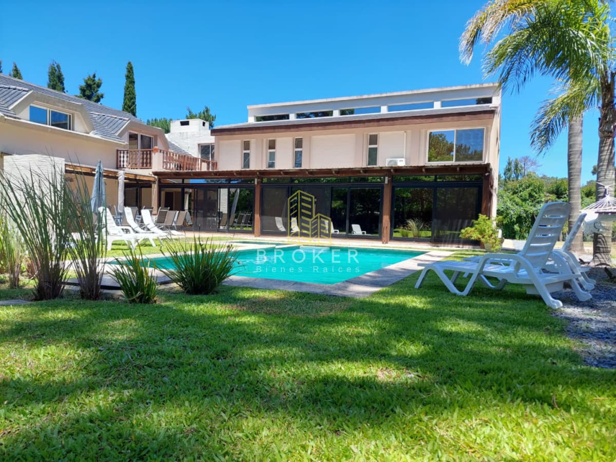 Venta Casa La Residence Punta del Este 6 dormitorios + doble servicio