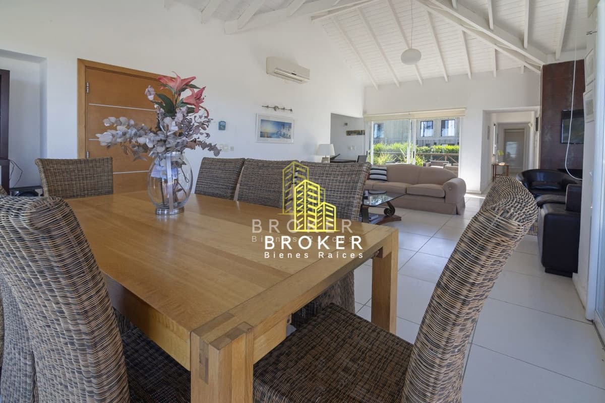 Venta Casa en La Barra Punta del Este, 7 dormitorios
