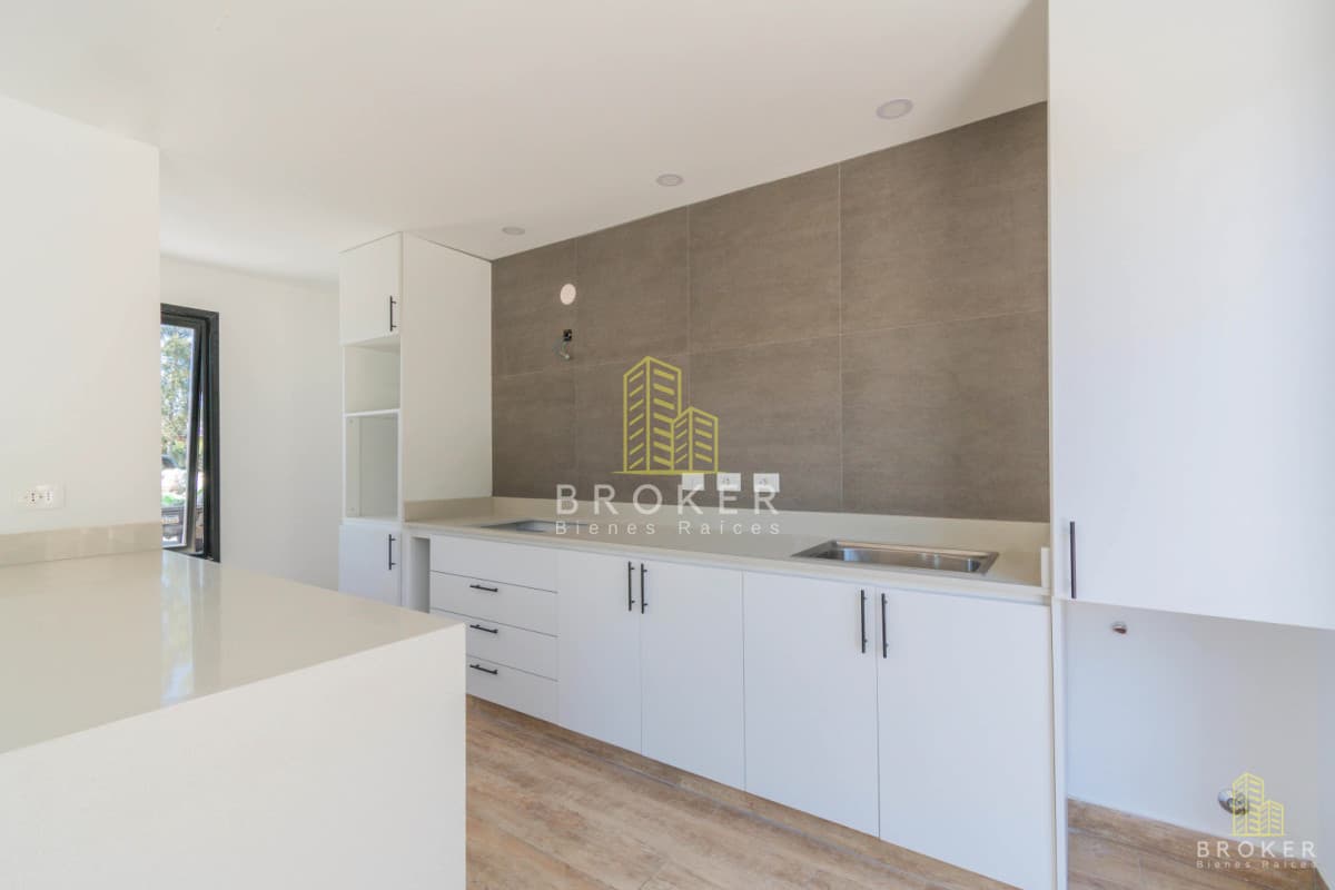 Venta Casa 4 dormitorios A ESTRENAR Cumbres de Carrasco Barrio Privado