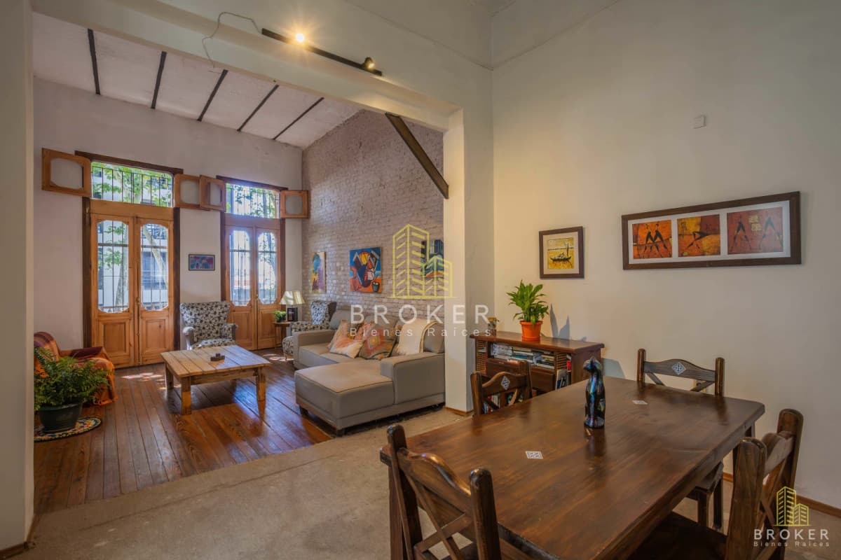 Venta Casa en Centro Montevideo, 4 dormitorios y barbacoa con terraza