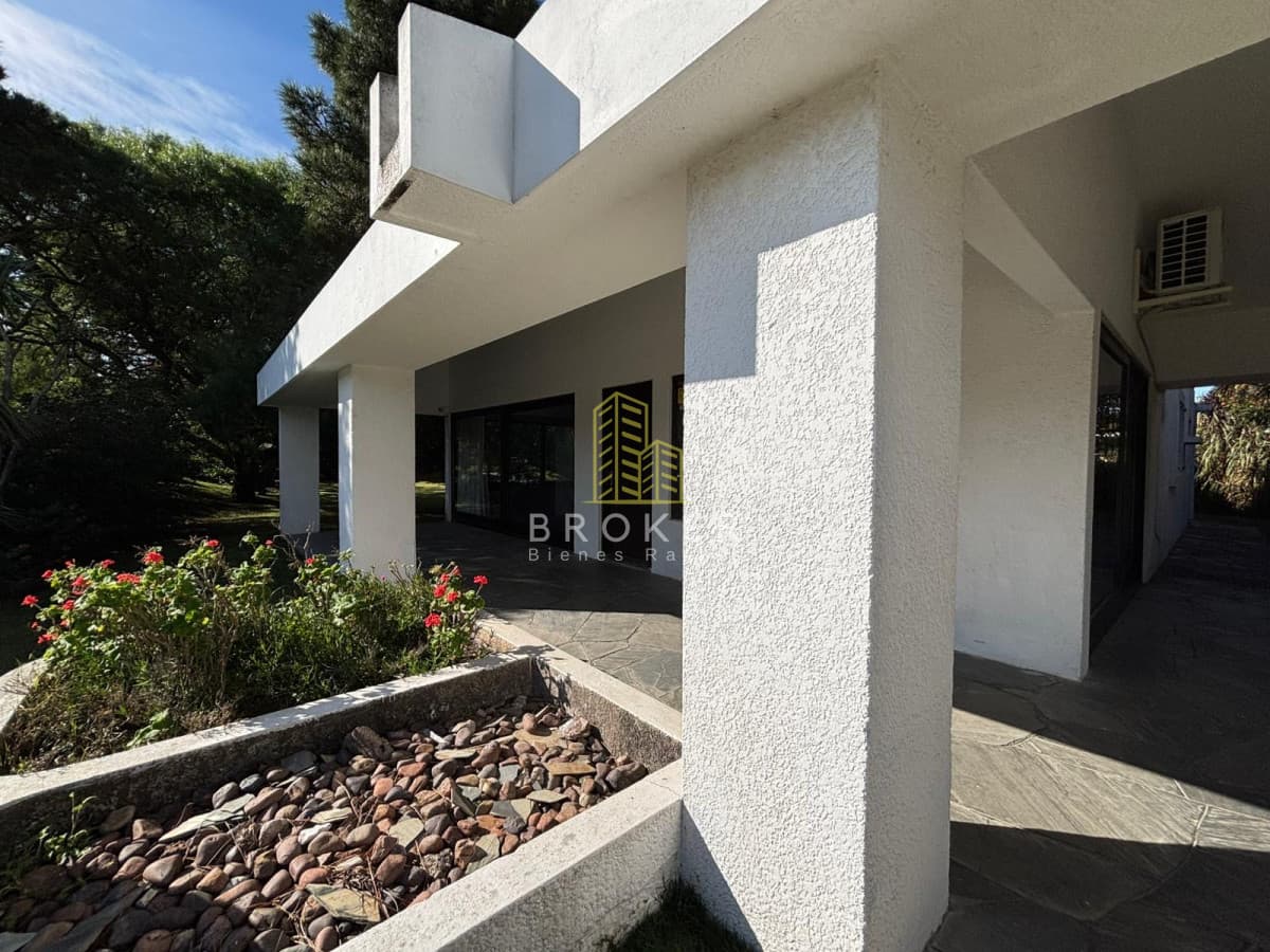 Alquiler anual casa en zona Playa Mansa