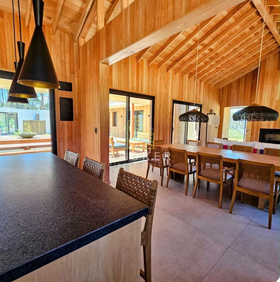 Espectacular casa en Venta y alquiler de temporada en Reserva Montoya