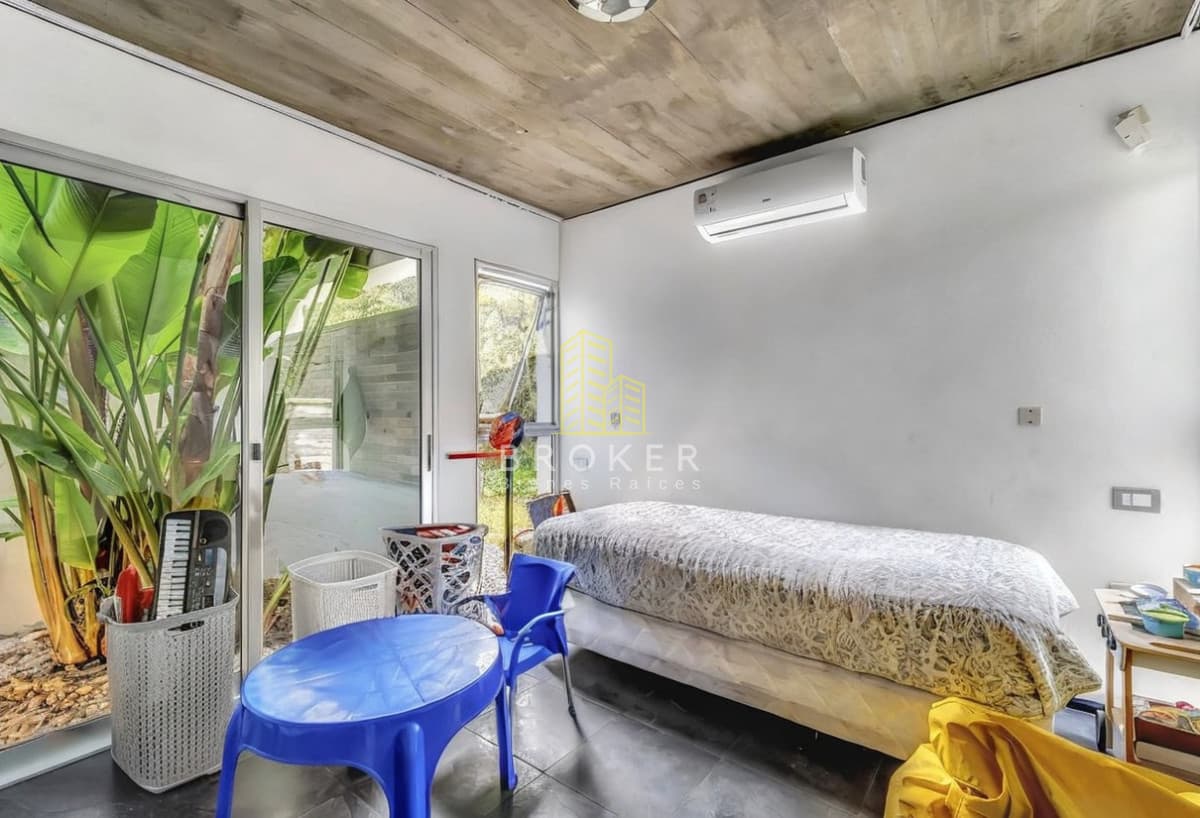 Venta Casa en San Rafael Punta del Este, 6 dormitorios y piscina