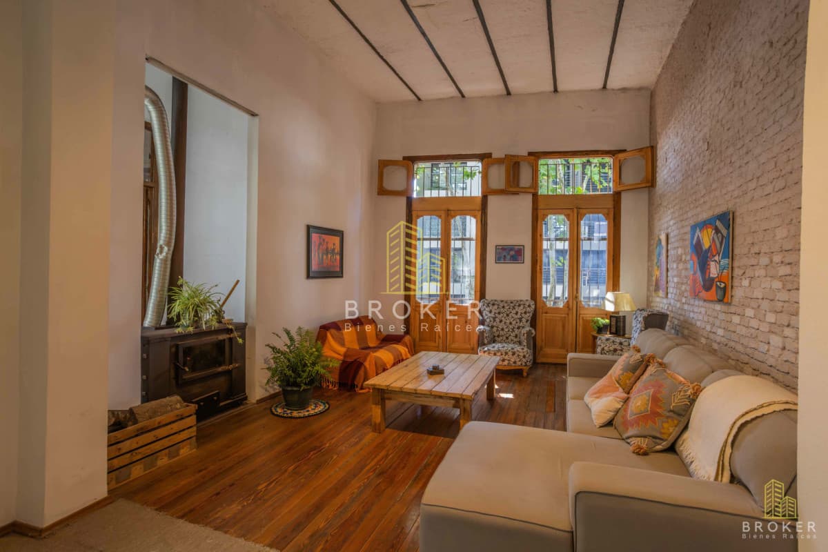 Venta Casa en Centro Montevideo, 4 dormitorios y barbacoa con terraza
