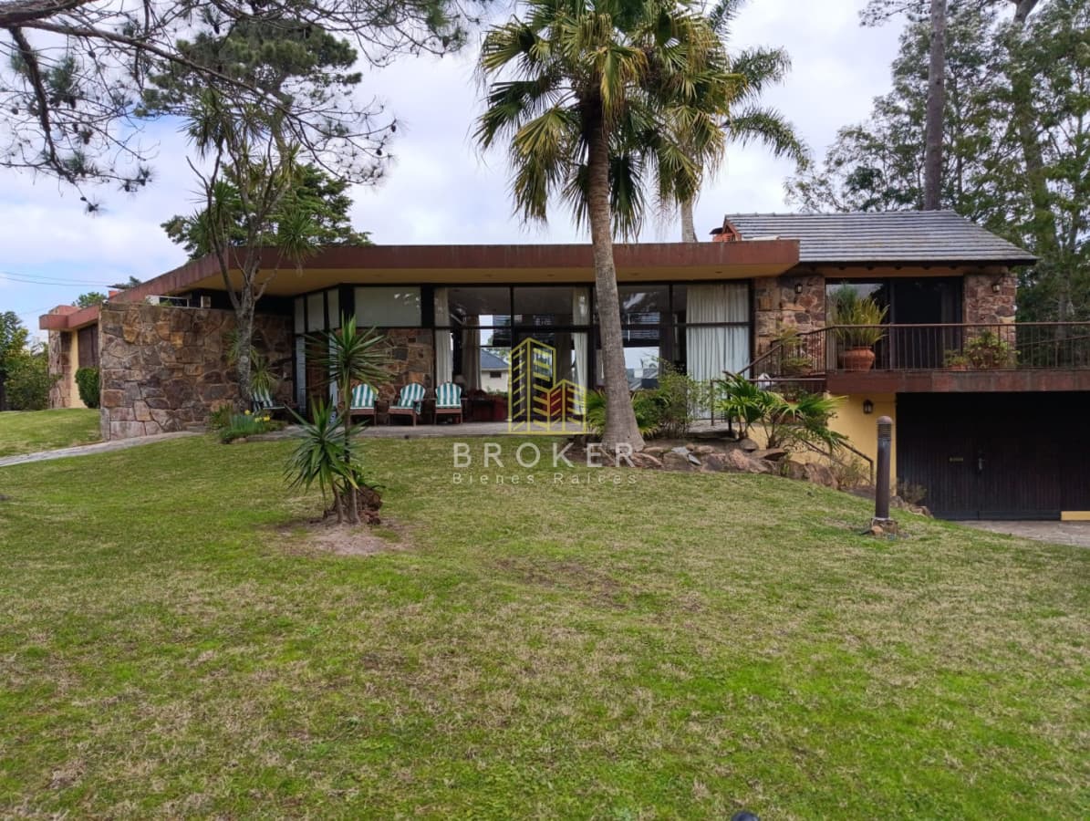 Venta casa Punta del Este Playa Mansa 5 dormitorios