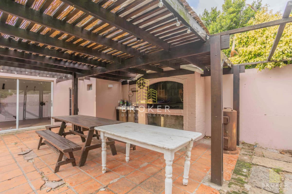 Venta de casa en Punta Gorda 4 dormitorios BROKER en Exclusiva