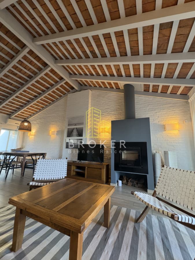 Alquiler de departamento La Barra Punta del Este triplex con 3 dorm en suite en la barra a pasos del mar