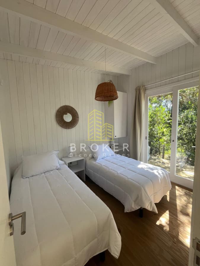 Alquiler de hermosa casa a estrenar de 2 dormitorios y 2 baños en santa monica