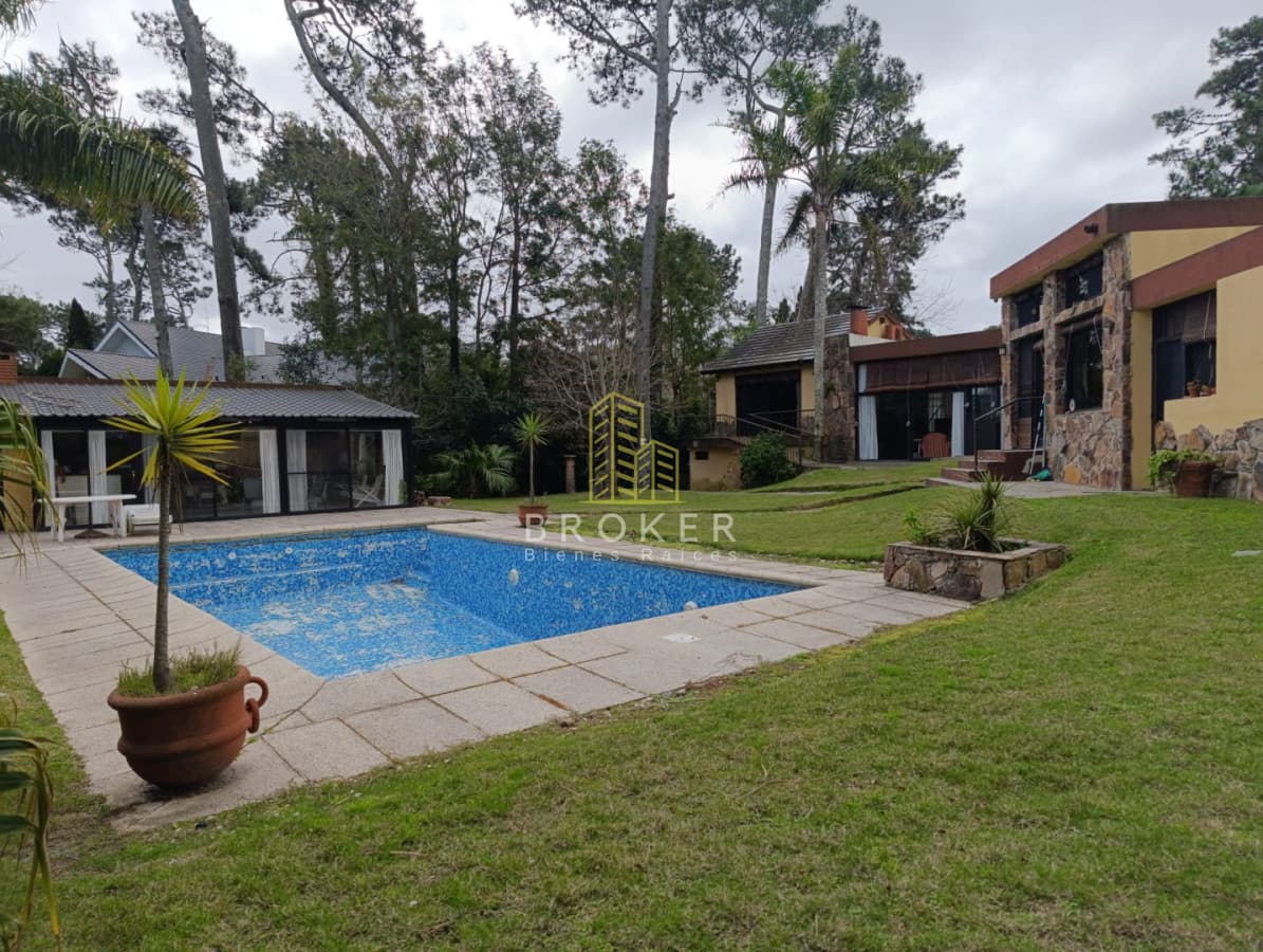 Venta casa Punta del Este Playa Mansa 5 dormitorios