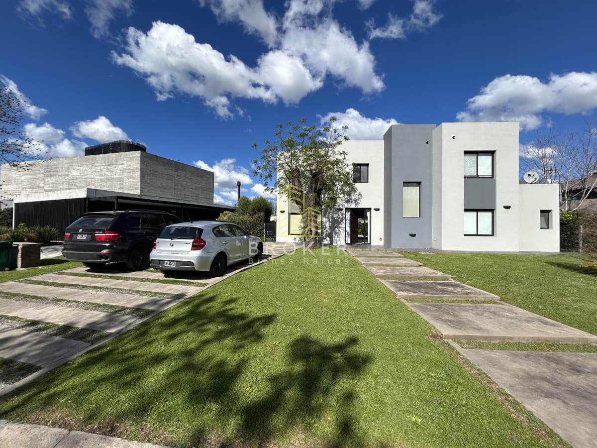 Venta Casa Haras Santa María Escobar 5 dormitorios Pileta parrilla estufa a leña