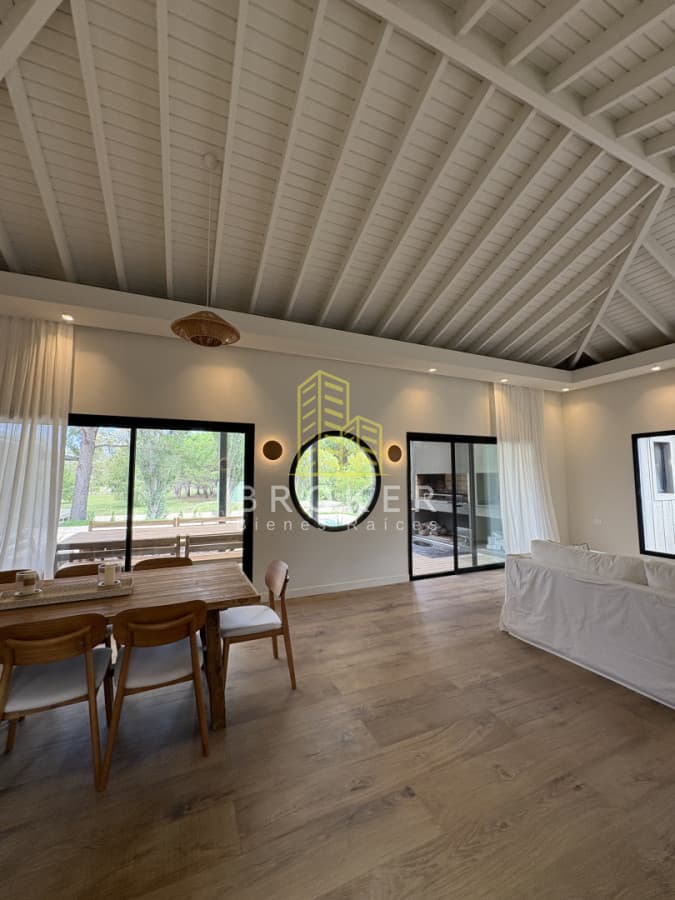 Venta Casa La Barra Punta del Este barrio privado 3 dormitorios en suite