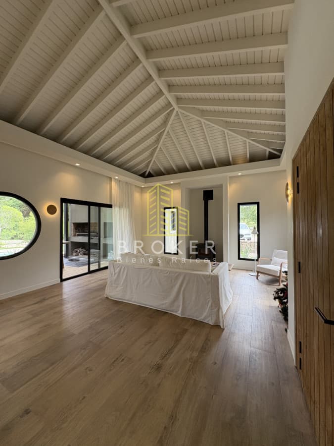 Venta Casa La Barra Punta del Este barrio privado 3 dormitorios en suite