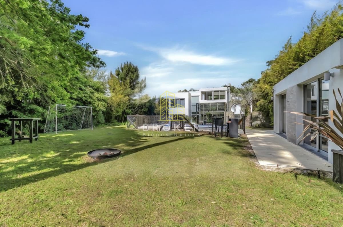 Venta Casa en San Rafael Punta del Este, 6 dormitorios y piscina