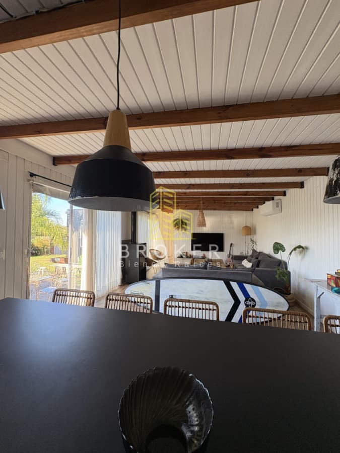 Venta y Alquiler de muy linda casa de 2 dormitorios y 2 baños en miramar acres