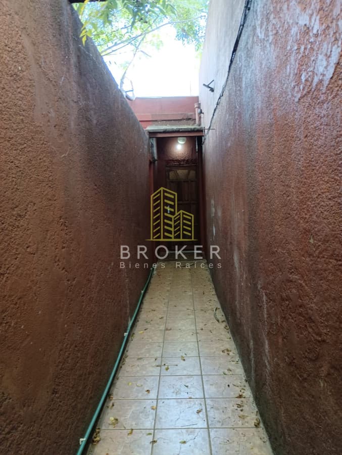 Venta 1 Casa + 3 departamentos en Parque Batlle con Renta de 8%!