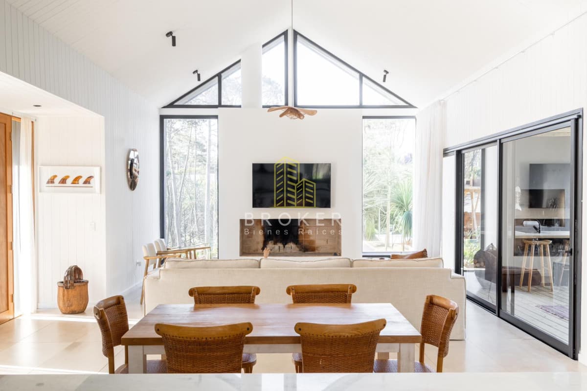 Venta casa barrio privado La Barra Reserva Montoya punta del este