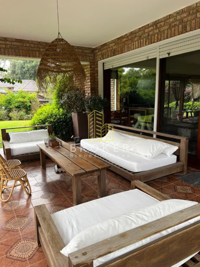 Excelente casa en venta en Barrio Lugano