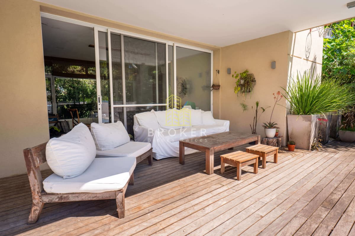 Venta y alquiler anual de impresionante casa de 400 m2 en barrio privado