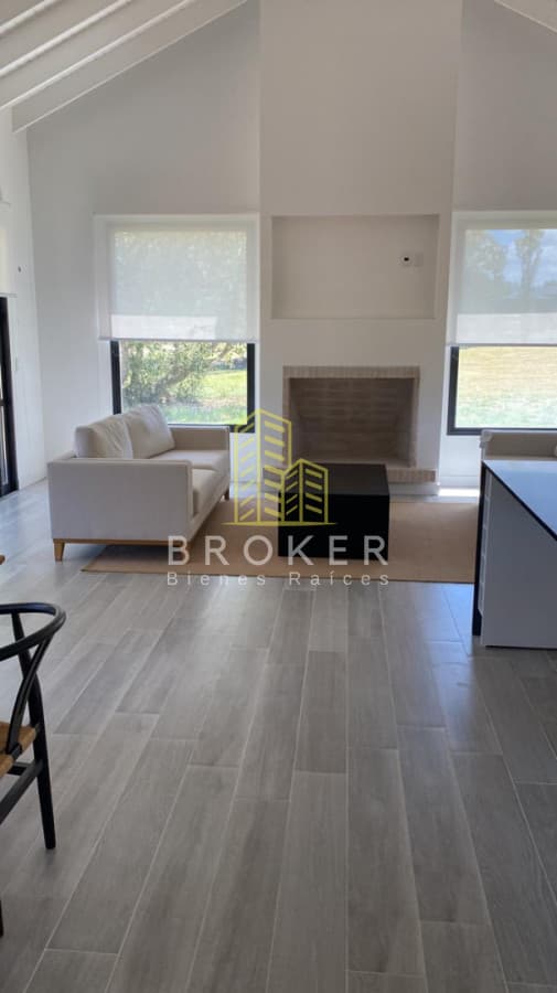Venta y alquiler anual de casa de 4 dormitorios en barrio privado de la barra