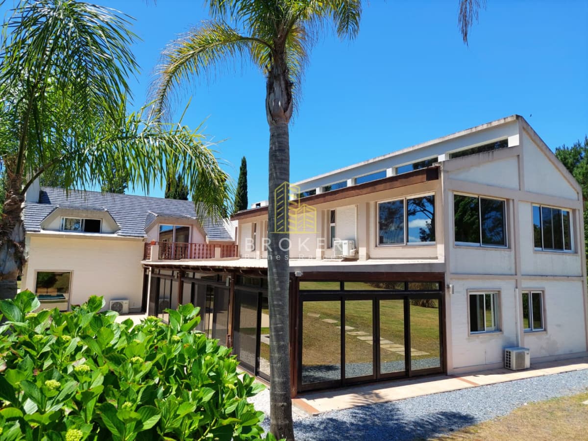 Venta Casa La Residence Punta del Este 6 dormitorios + doble servicio