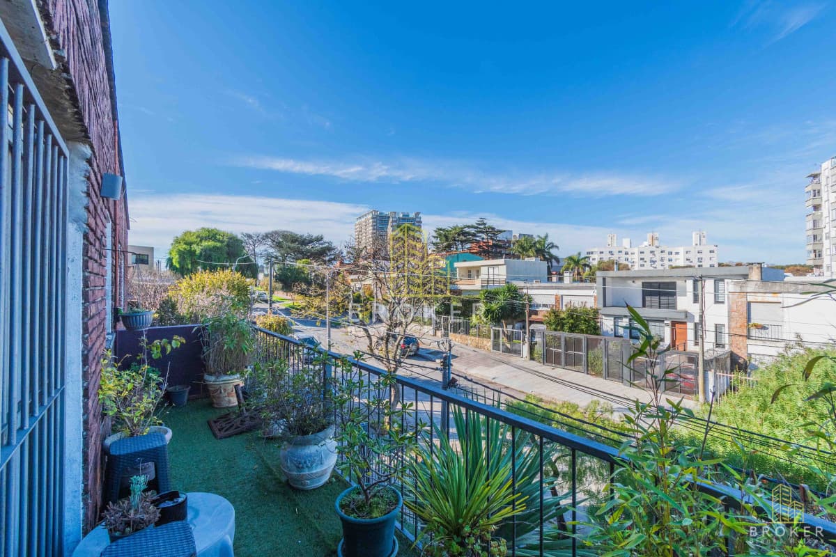 VENTA CASA MALVIN 4 DORMITORIOS PH DE ALTOS