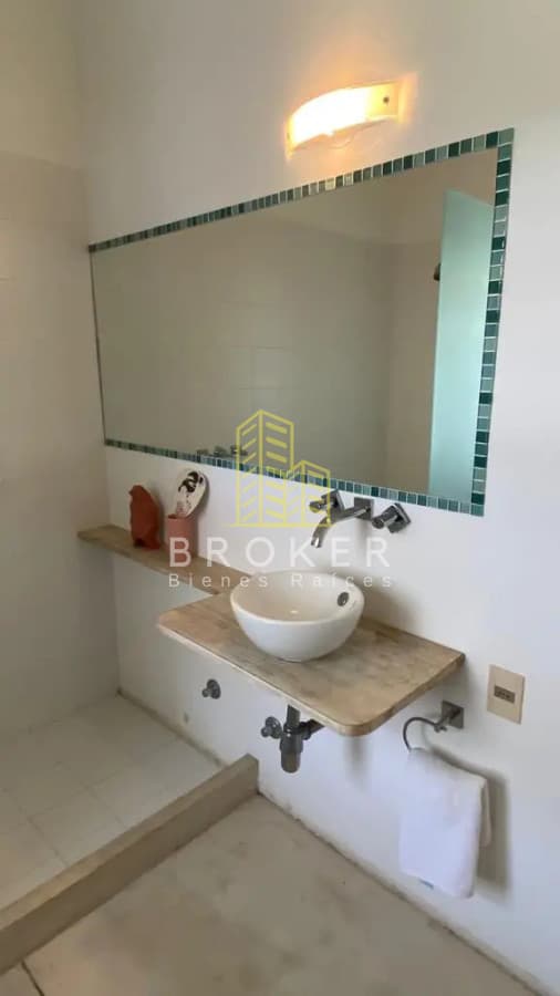 Alquiler de casa  4 dormitorios en el exclusivo barrio en Laguna blanca, Manantiales
