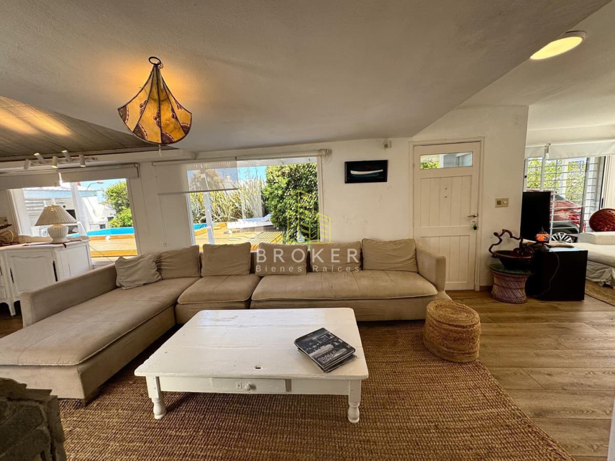 Alquiler anual y de temporada de increible casa a pasos del mar