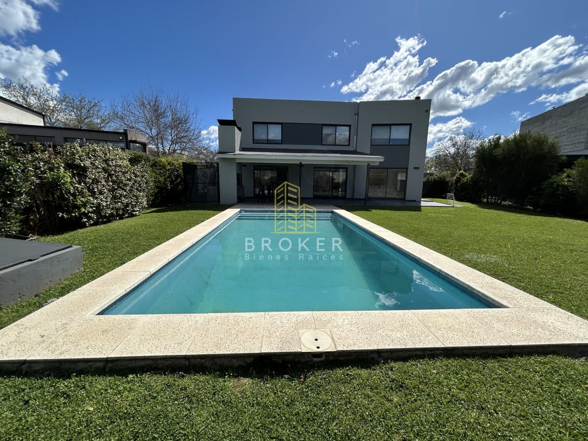 Venta Casa Haras Santa María Escobar 5 dormitorios Pileta parrilla estufa a leña