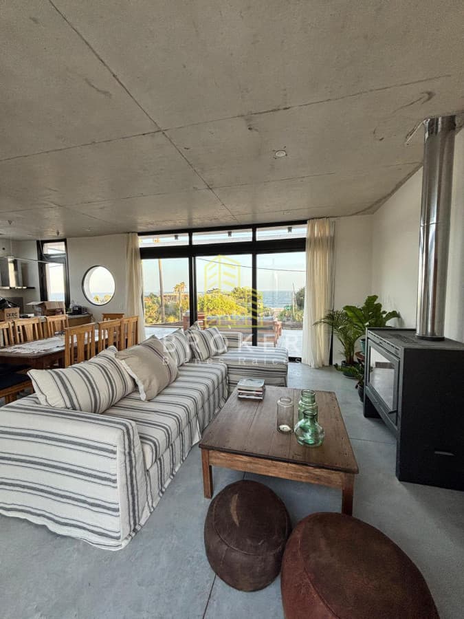Alquiler de temporada, casa moderna y nueva, con vista al mar, en El Chorro