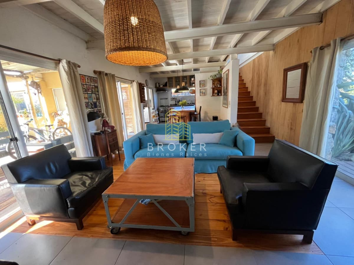 Venta de muy linda casa en manantiales de 2 dormitorios + estar.