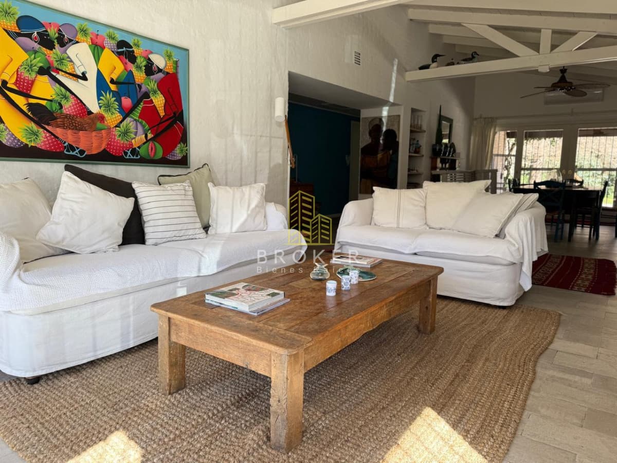 Alquiler de temporada Casa en San Rafael, Punta del Este, 3 dormitorios y amplio jardín