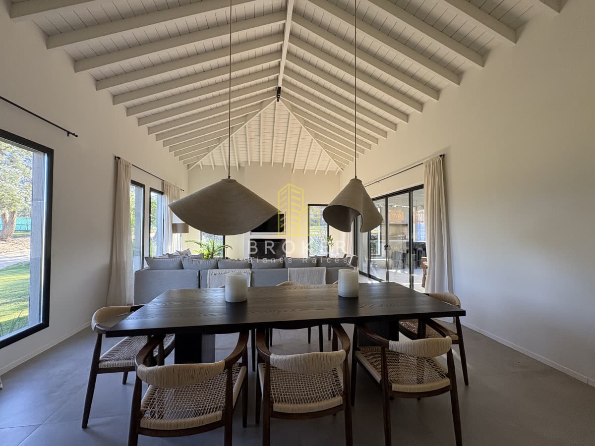 Alquiler Temporada de increíble Casa de diseño en Barrio Privado La Barra