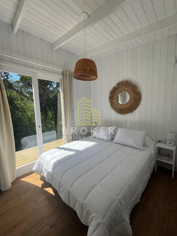 Alquiler de hermosa casa a estrenar de 2 dormitorios y 2 baños en santa monica