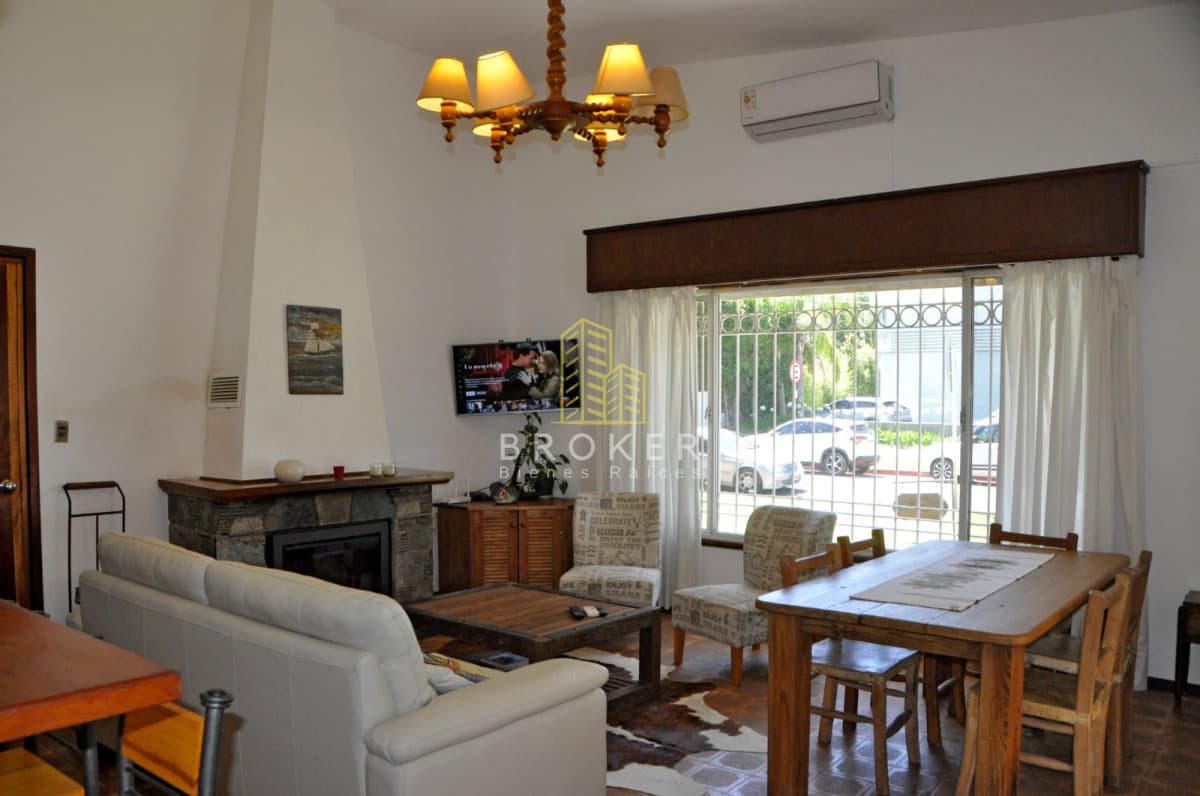 Alquiler de verano en Punta del Este | Ubicación privilegiada, jardín y piscina climatizada