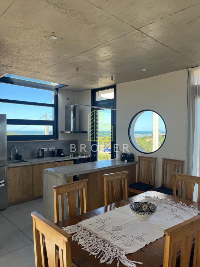 Alquiler de temporada, casa moderna y nueva, con vista al mar, en El Chorro