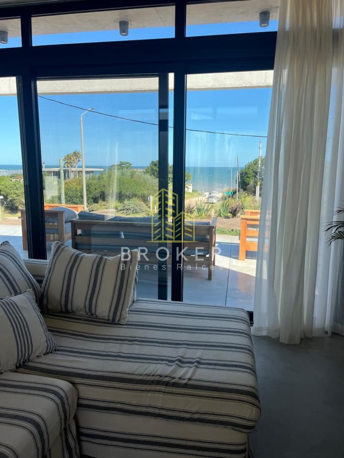 Alquiler de temporada, casa moderna y nueva, con vista al mar, en El Chorro