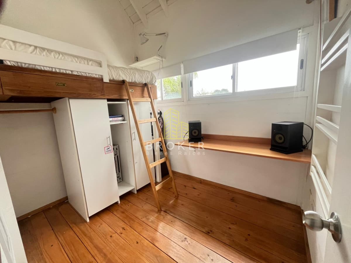 Venta de muy linda casa en manantiales de 2 dormitorios + estar.