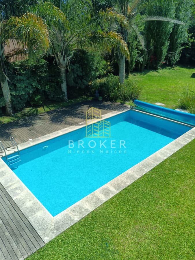 Venta y alquiler anual de impresionante casa de 400 m2 en barrio privado
