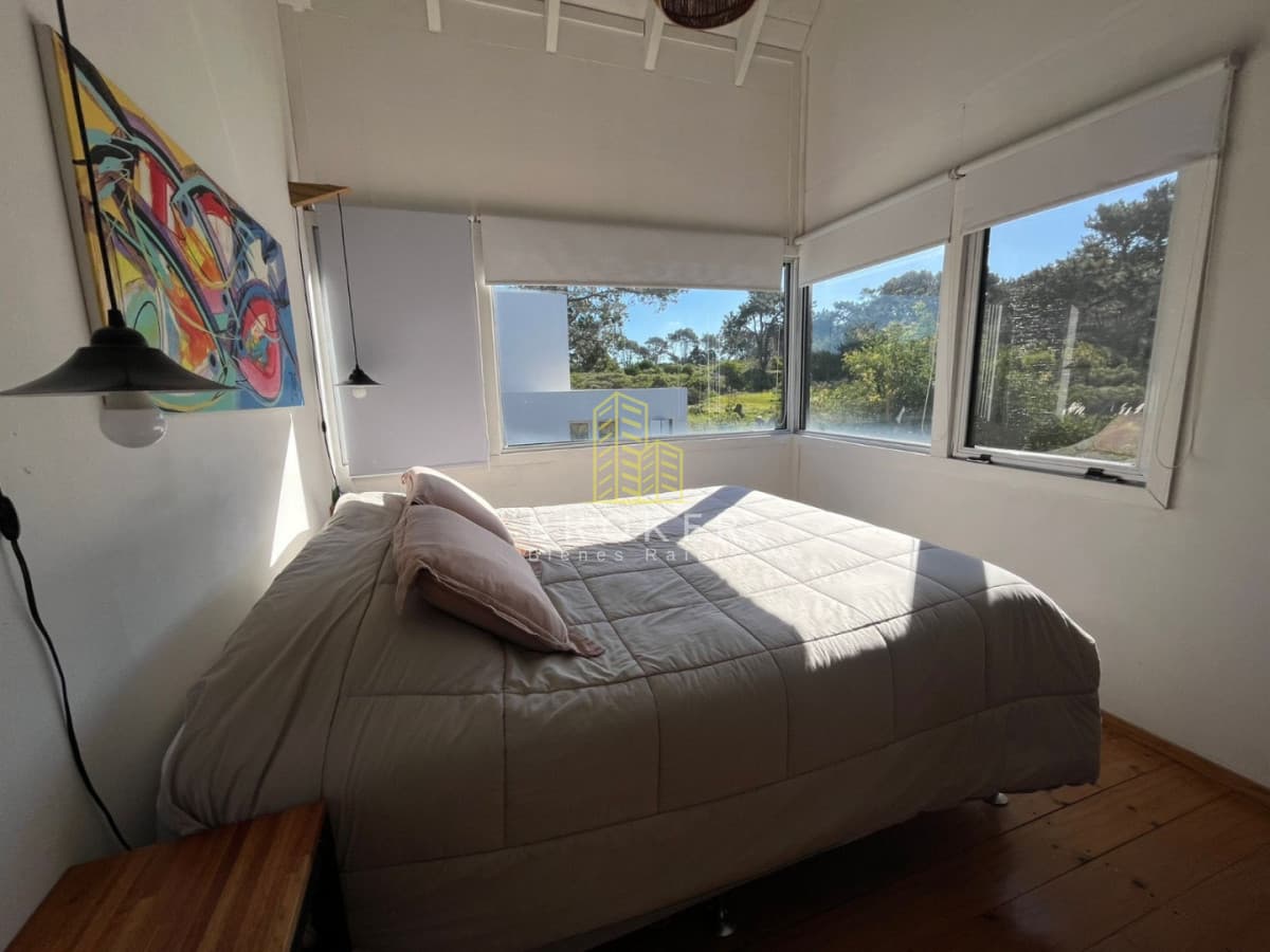 Venta de muy linda casa en manantiales de 2 dormitorios + estar.