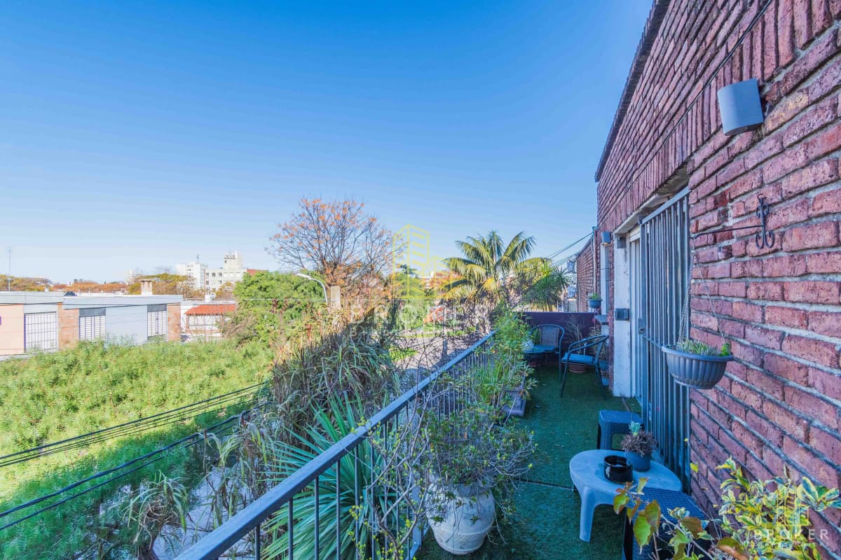 VENTA CASA MALVIN 4 DORMITORIOS PH DE ALTOS