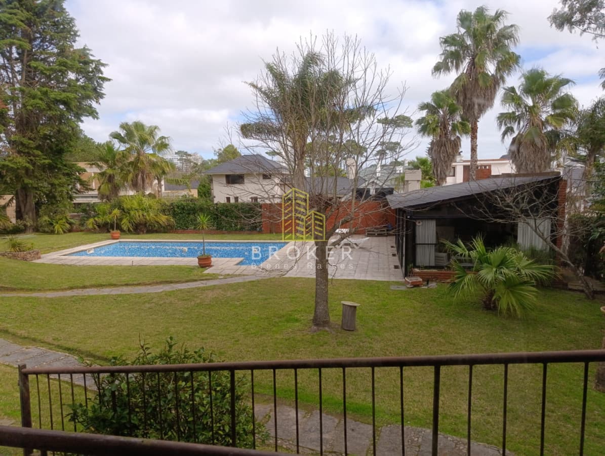 Venta casa Punta del Este Playa Mansa 5 dormitorios