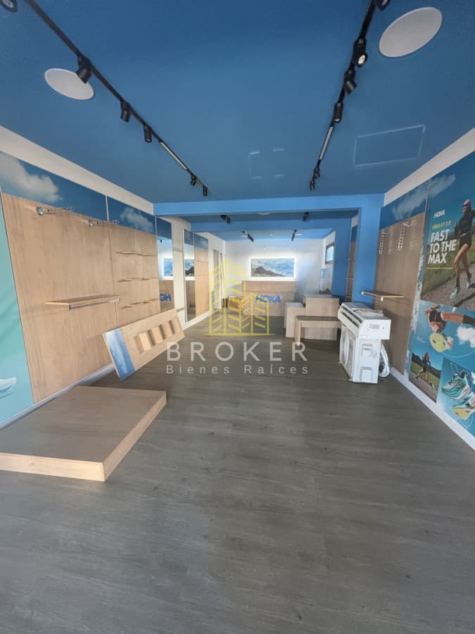 Venta local comercial y apartamento En La Barra Punta del Este