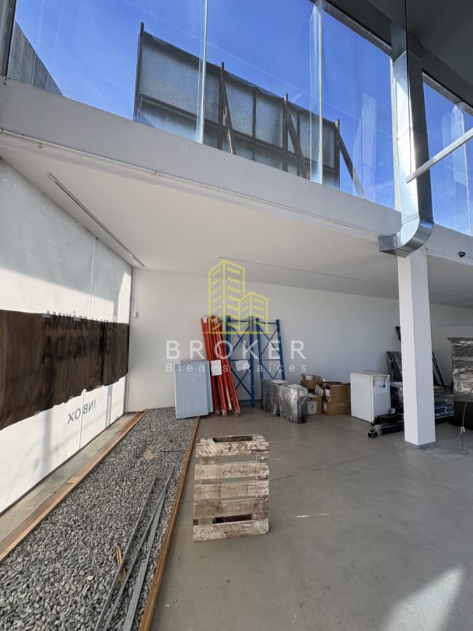 ALQUILER EN EXCLUSIVIDAD DE INCREÍBLE LOCAL COMERCIAL EN LA BARRA 