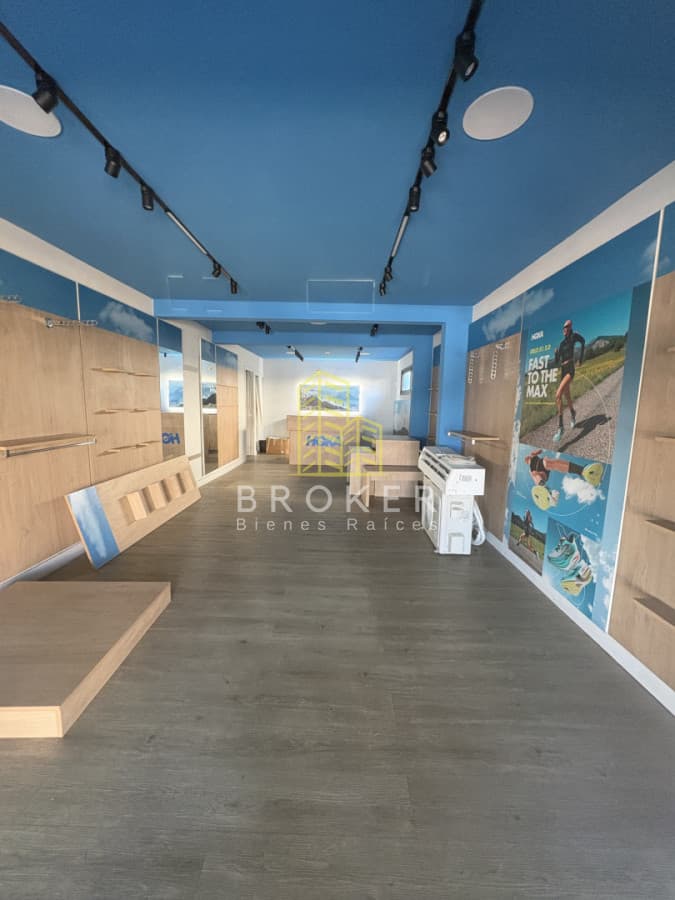 Venta local comercial y apartamento En La Barra Punta del Este