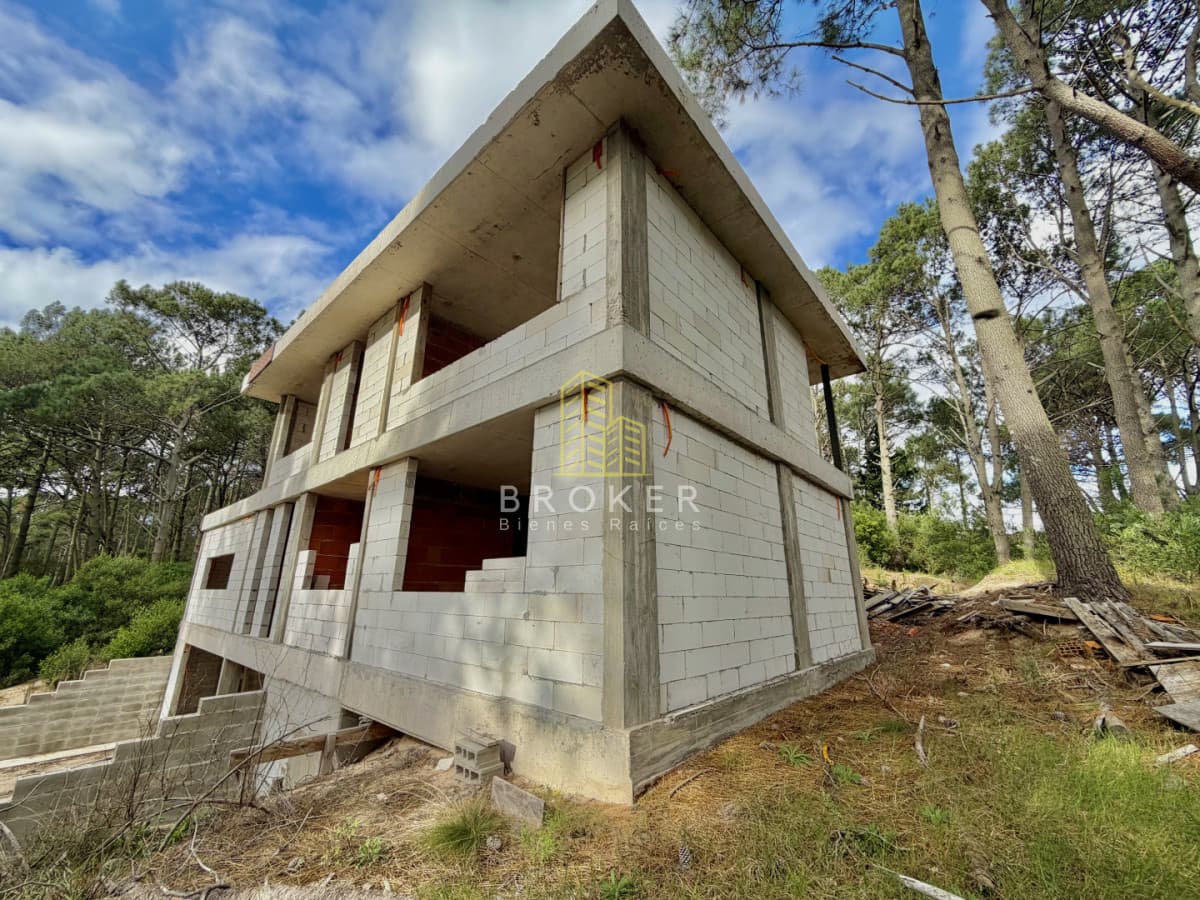 Venta de Terreno con mejoras en Club del Lago Punta Ballena