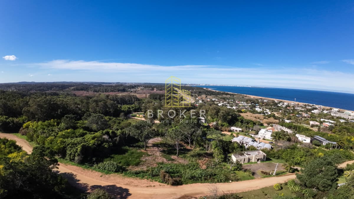 Terreno de 1.232 m2 con vista al mar en Punta Ballena