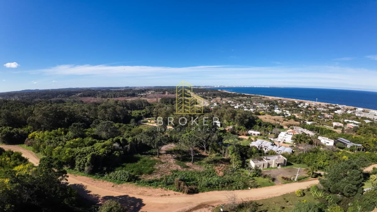 Terreno de 1.004m2 con vista al mar en Punta Ballena