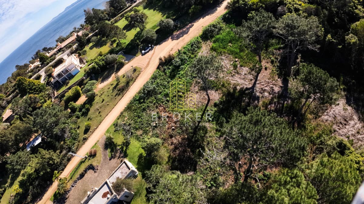 Terreno de 1.004m2 con vista al mar en Punta Ballena
