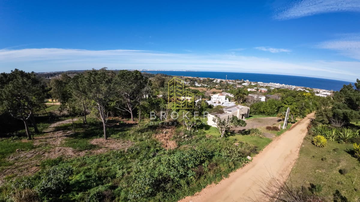 Terreno de 1.004m2 con vista al mar en Punta Ballena