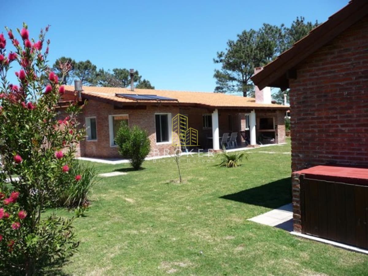 Oportunidad Venta Propiedad y terreno en la Costa de Canelones, cerca de Punta del Este, Uruguay.